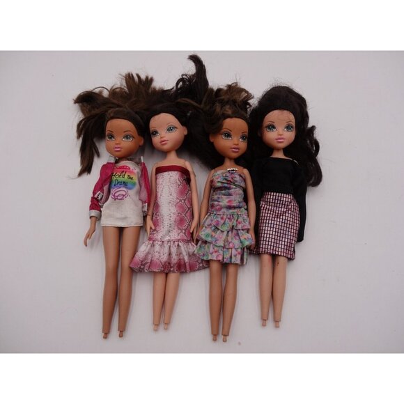 MGA Moxie Girlz Dolls Lot 4 Dressed no Shoes - Picture 3 of 4